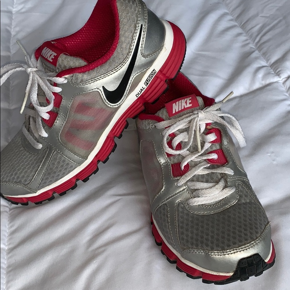 Nike Dual Fusion ST2 Running Shoes